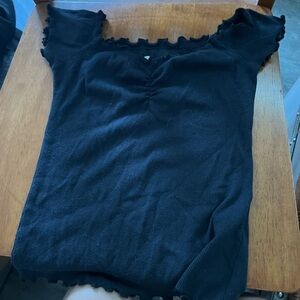 Small hollister shirt can style multiple ways